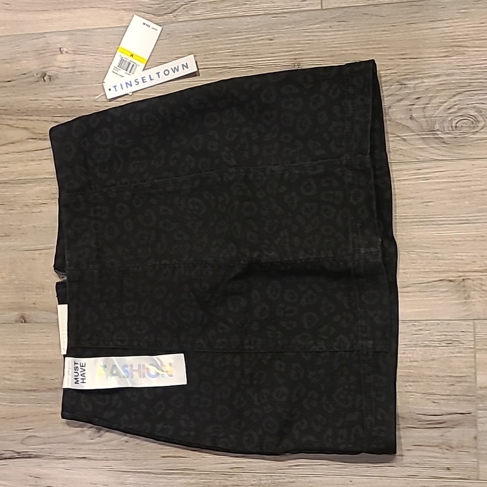 Tinseltown Mini Skirt Size Medium NWT